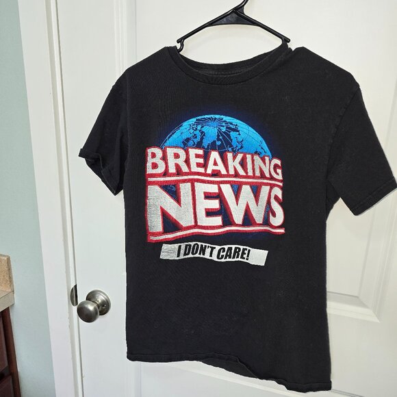 Breaking News I Don't Care Mens T-Shirt Black Graphic Size Medium Funny - Picture 1 of 7